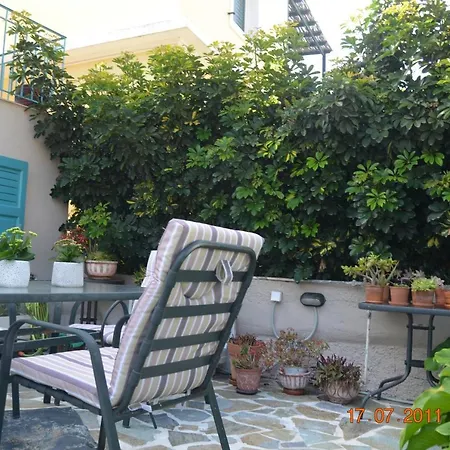 Thor & Freyja's Of Poseidonia Syros House