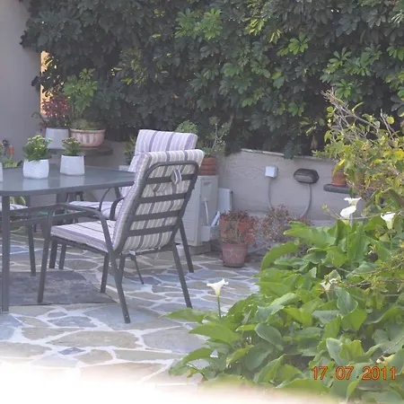 Thor & Freyja's Of Poseidonia Syros House